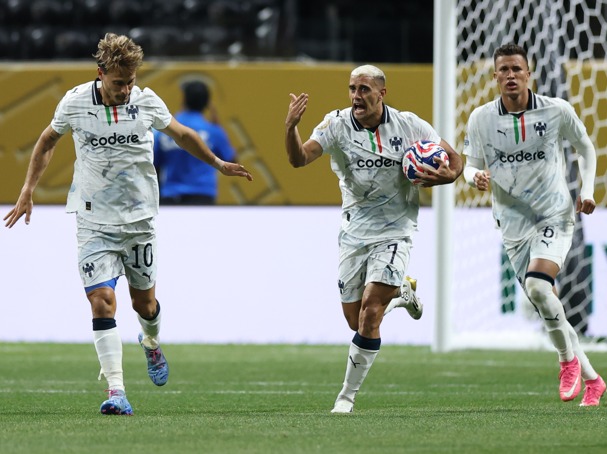 马德里竞技主场战平多特蒙德,小组出线悬念(马德里竞技tifo) 马德里竞技主场战平多特蒙德,小组出线悬念(马德里竞技tifo)